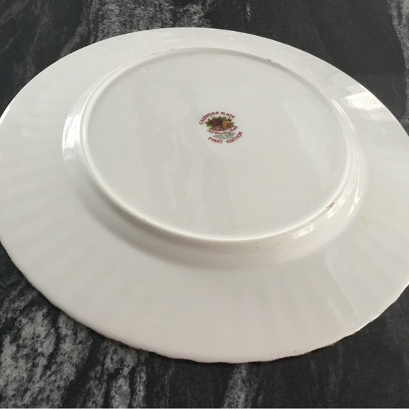 Royal Albert Old Country Roses Calendar Plate 1980 - Picture 4 of 7